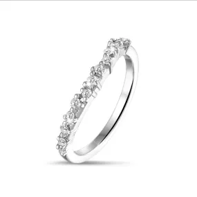 0.12 quilates alianza en racimo en oro blanco con diamantes redondos 