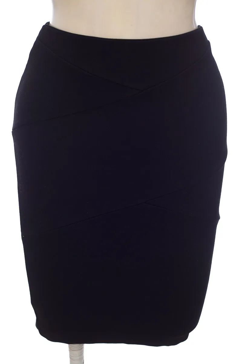 Falda color Negro - Stradivarius